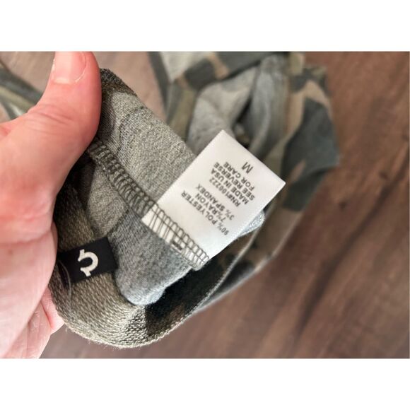 True Religion Camo Halter Crop Top, Sz Medium - Picture 8 of 10